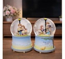 Orta Boy Bankta Oturan Sevgililer Kar Küresi