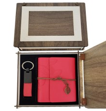Özel Ahşap Kutulu Kırmızı Deri Defter ve Anahtarlık Set