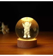 Dekoratif Astronot Tasarımlı Ahşap Altlıklı Işıklı Cam Küre Cam:6cm Ahşap:2cm