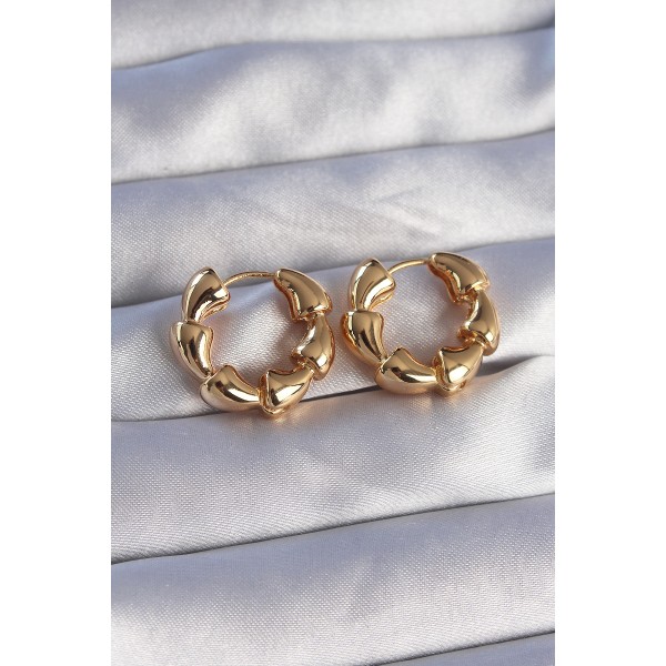 Pirinç Gold Renk Damla Kıvrım Tasarımlı Halka Küpe TJ-BKP9084
