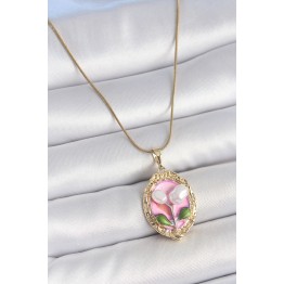 316L Çelik Gold Renk Zincir Pembe Mineli İncili Çiçek İşlemeli Portre Model Kadın Kolye TJ-BKO10148