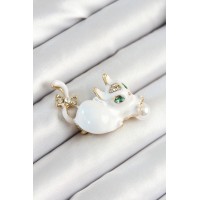 Zirkon Taşlı İnci Detaylı Beyaz 3D Kedi Figürlü Gold Renk Kadın Broş TJ-BR440