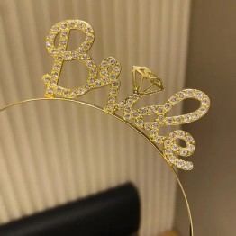 Altın Renkli Taşlı “Bride” Gelin Tacı – El Yazısı Yazı Tipiyle