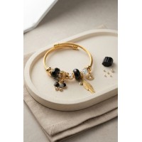 Model Gold Renk Siyah Charmlı Bileklik TJ-BB8666